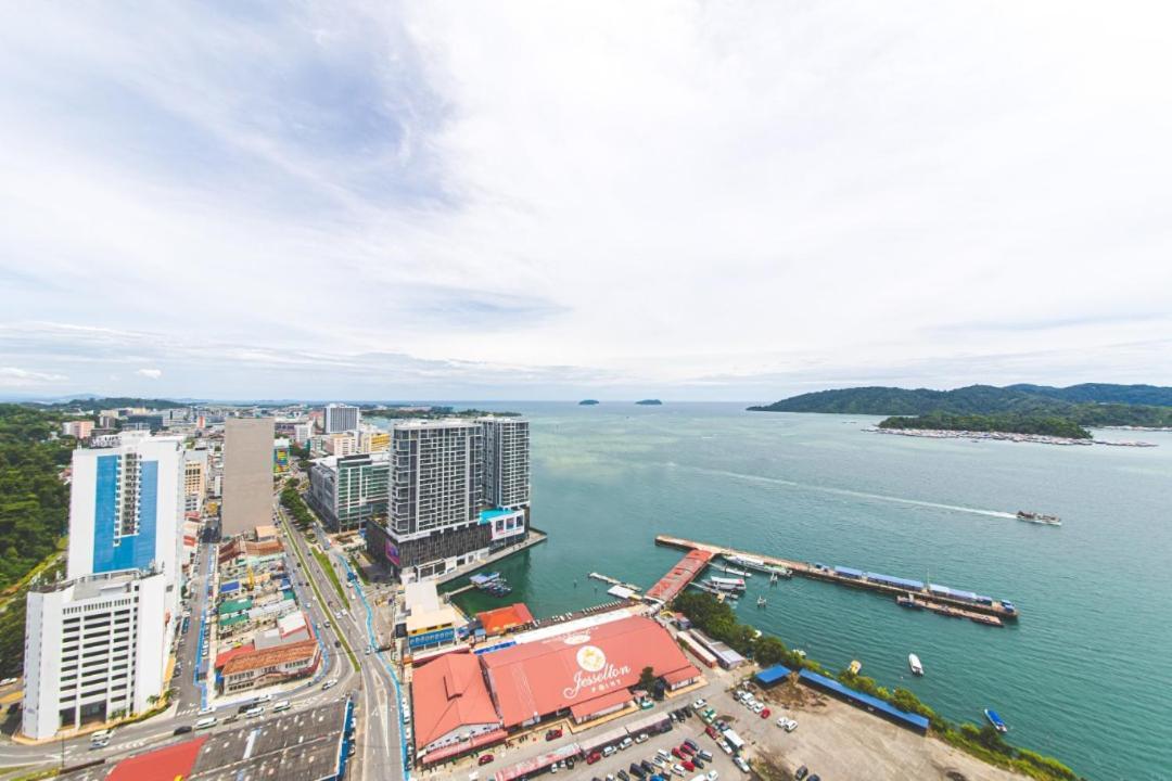 Jesselton Quay Seaview # Chariskey Suites Kota Kinabalu Bagian luar foto